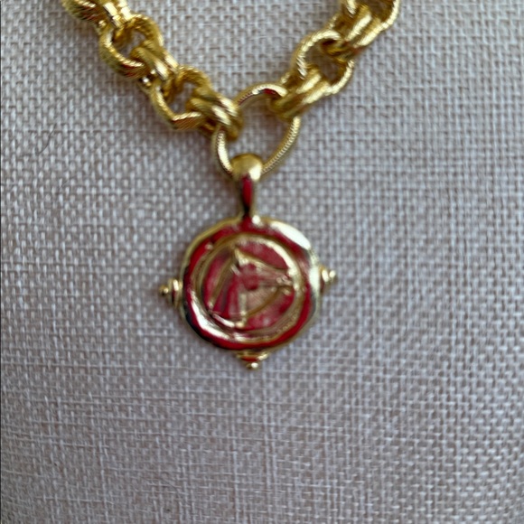 Elegant Gold Chain Necklace - Picture 2 of 3